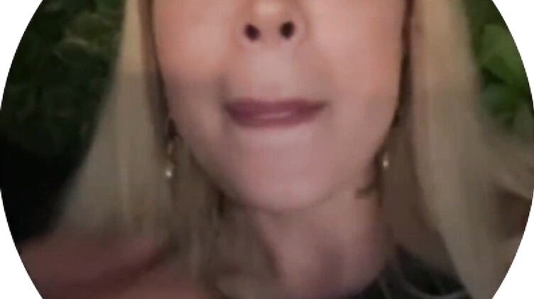 Русская шалава в Тиндере подцепила парня и сделала ему минет на свидании