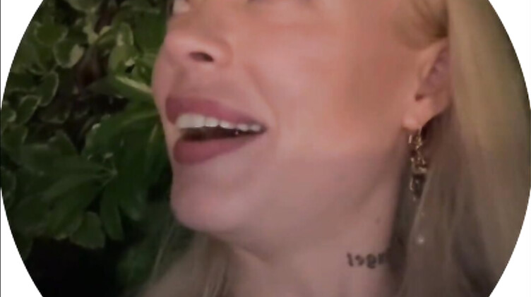 Русская шалава в Тиндере подцепила парня и сделала ему минет на свидании