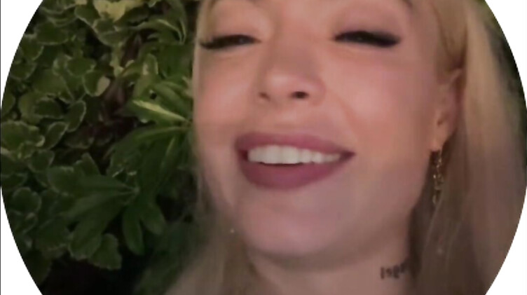 Русская шалава в Тиндере подцепила парня и сделала ему минет на свидании