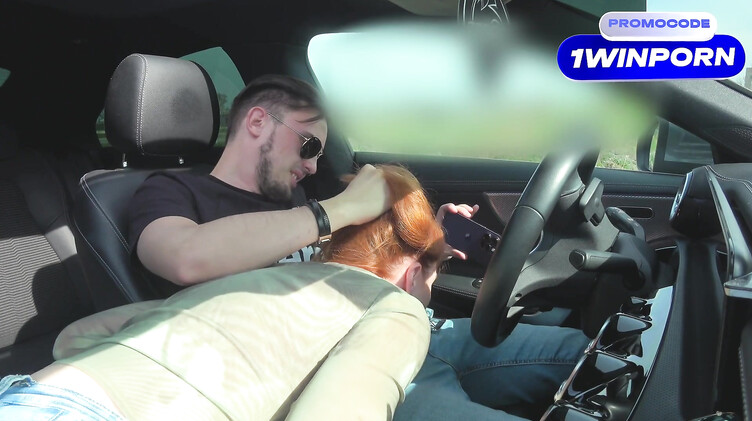 Любительский минет в машине от рыжей русской девки с классными сиськами