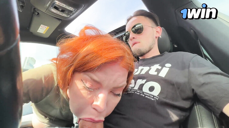 Любительский минет в машине от рыжей русской девки с классными сиськами