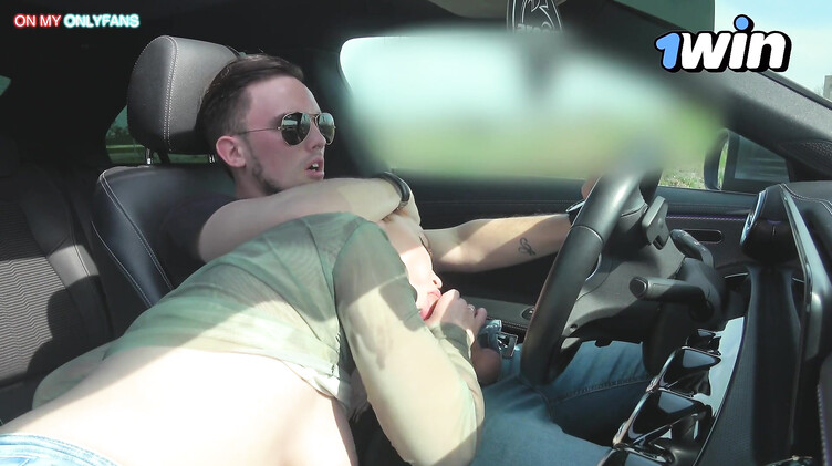 Любительский минет в машине от рыжей русской девки с классными сиськами