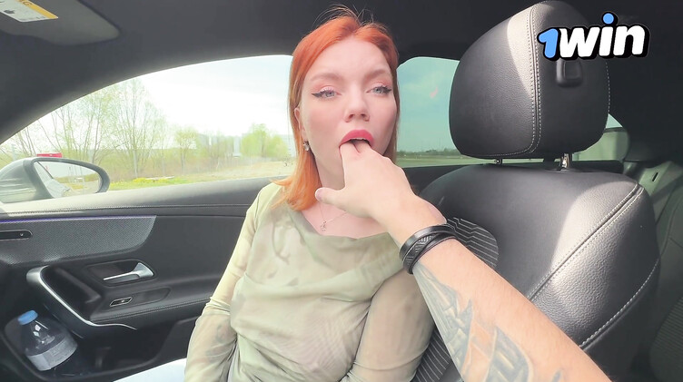 Любительский минет в машине от рыжей русской девки с классными сиськами