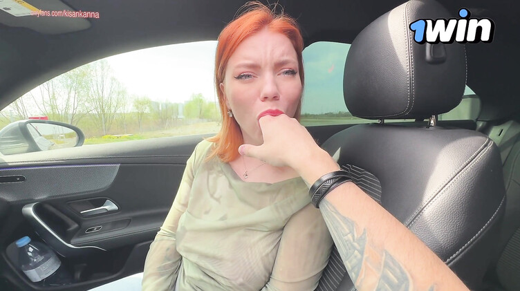 С разговорами: Любительский минет в машине от рыжей русской девки с классными сиськами