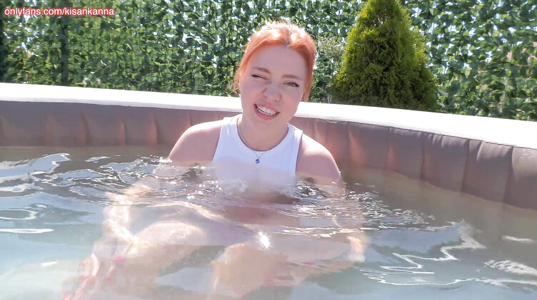Любительский секс в бассейне с очаровательной русской девушкой Kisankanna