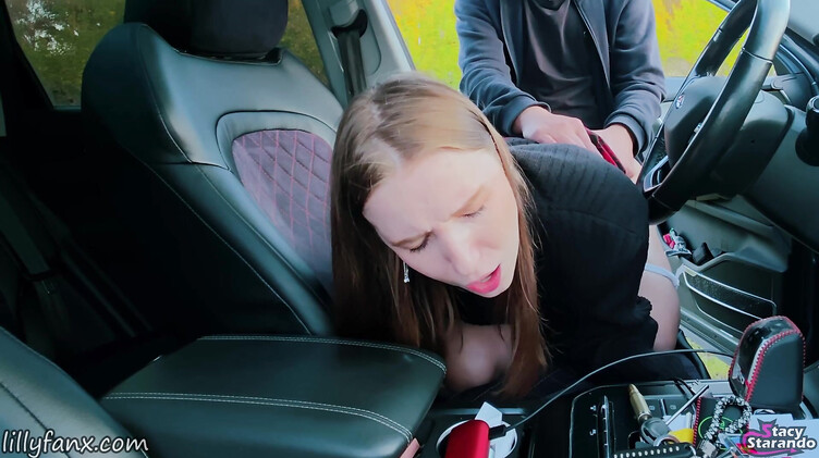 HD порно: Легкомысленная русская девка публично трахается в машине с эксгибиционистом