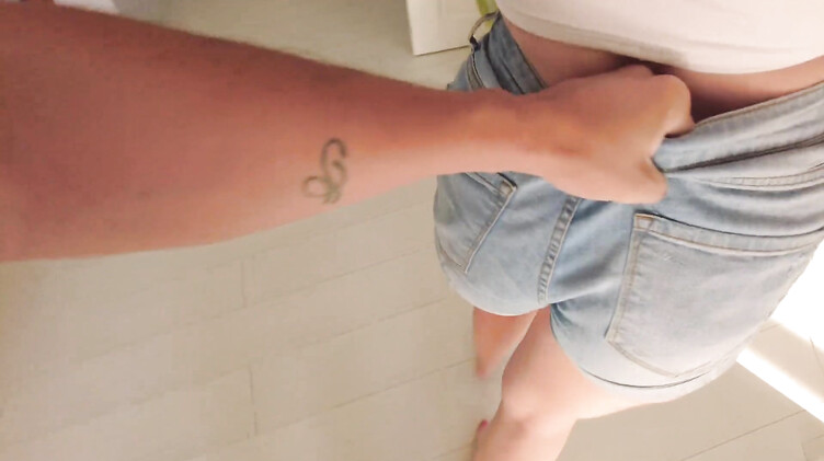 С разговорами: Парень выебал раком девку с красивой жопой пока она болтала по телефону