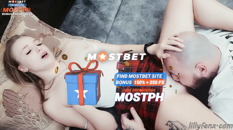 Stacy Starando: Лысый русский парень раб вылизывает пизду своей госпожи за непомытую посуду