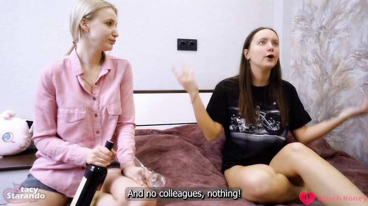 Злая русская девка поссорилась с парнем и изменила ему с подругой лесби