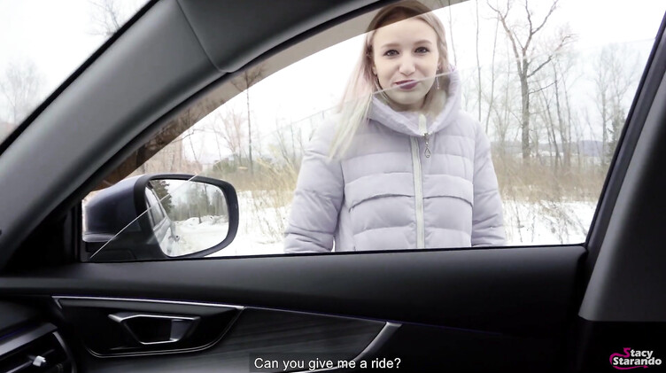 Stacy Starando: Рассеянная русская блондинка сосет член таксиста за бесплатную поездку