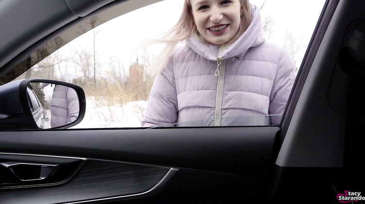 Глотает сперму: Рассеянная русская блондинка сосет член таксиста за бесплатную поездку