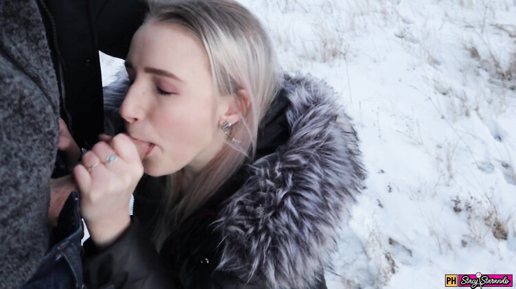 Любительский секс на природе в зимнее время с русской блондой