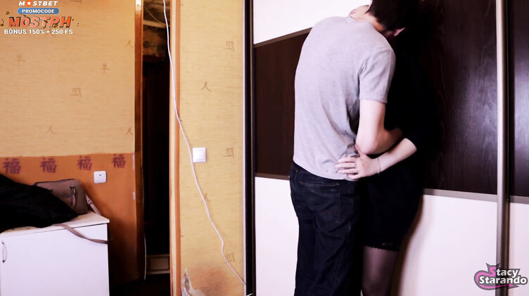 Брат и сестра: Злобный сводный брат наказал сексом загулявшую сестру в черных чулках