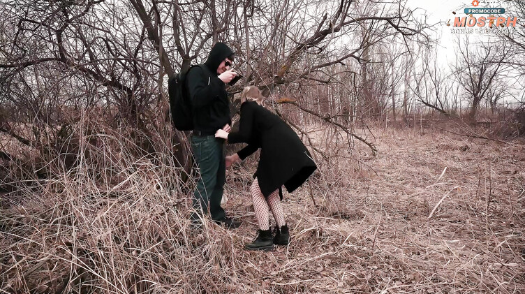 Социальный эксперимент русской блондинки блогерши закончился сексом в машине