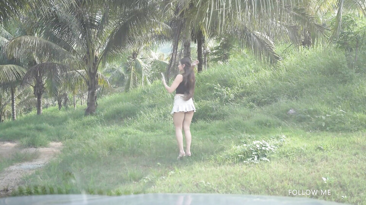 Большие соски: Русский парень после ссоры с девушкой трахает в рот подругу в своей машине