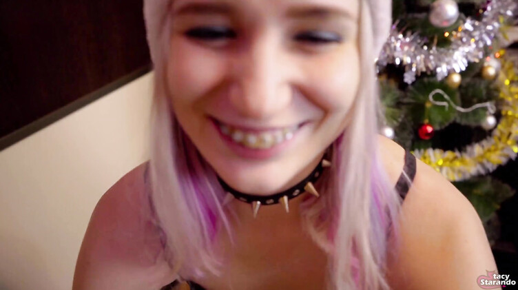 Новогоднее: Новогодний любительский минет с заглотом и сперма во рту русской красотки