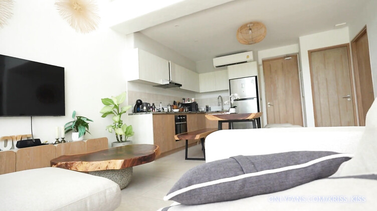 Отзывчивая русская медсестра приехала на вызов и сделала глубокий минет