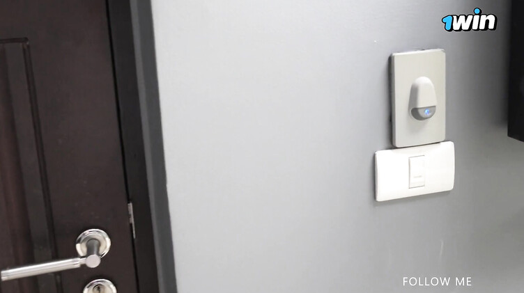 Любительское порно: Стюардесса российских авиалиний трахается с пилотом между перелетами