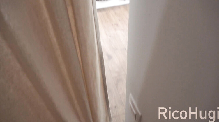 Сводная сестра сосет большой член брата разговаривая по телефону с парнем