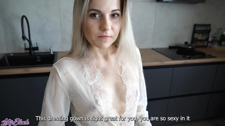 У русской мачехи в прозрачном халате не было секса месяц, пасынок ей помог с недотрахом