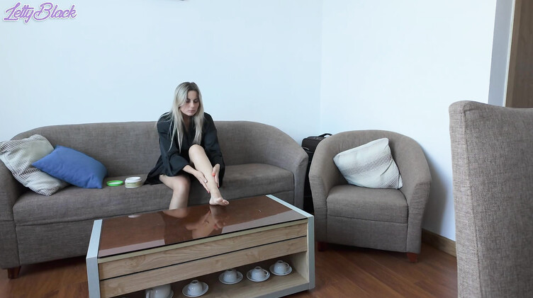 Милфы: Мачеха во время массажа трется о член и соблазняет пасынка на секс