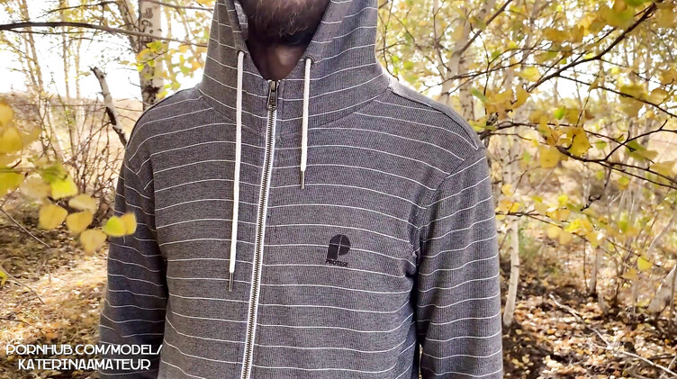 Встретила незнакомца в лесу и сняла селфи, как сосет ему член и получает сперму в рот