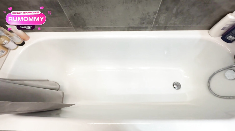 Мачеха спалила, как пасынок нюхает ее трусики в ванной