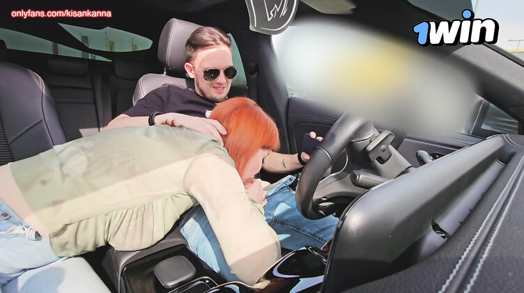 С разговорами: Глубокий слюнявый минет в Мерседесе и сперма в рот для рыжей подружки