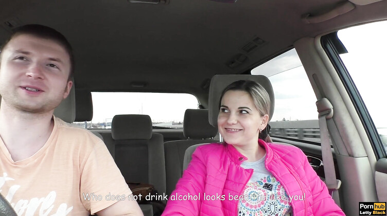 Милфы: Попросила незнакомца подвезти и трахнулась с ним за проезд в машине