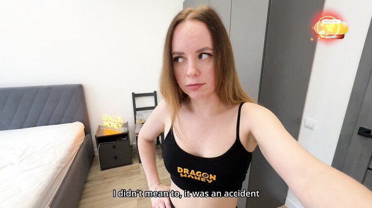 Брат и сестра: Брат подглядывал за переодевающейся старшей сестрой и спалился