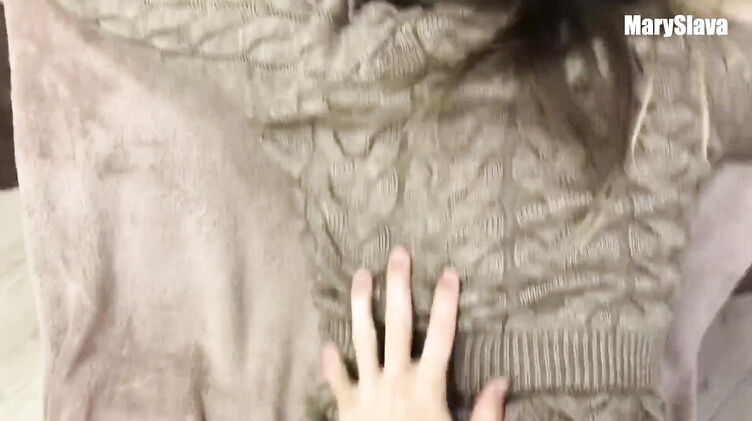 MarySlava: Зашел к молодой соседке за сахаром и трахнул ее на кухне