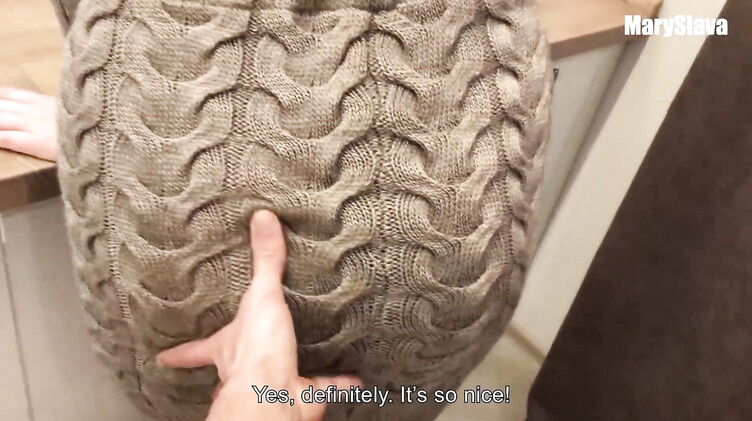 Любительское порно: Зашел к молодой соседке за сахаром и трахнул ее на кухне