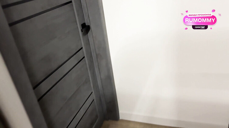 Пасынок лапает спящую мачеху во сне и палится