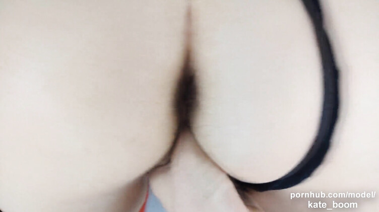 HD порно: Анальный кремпай после домашнего секса в жопу с девушкой в чулочках в сеточку