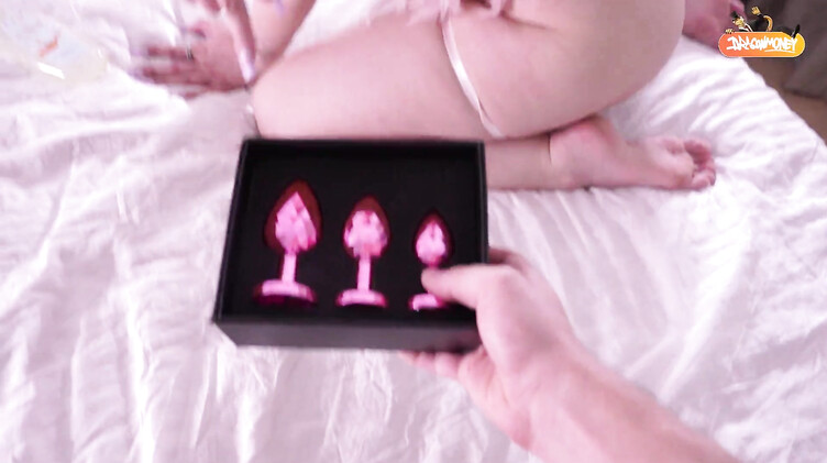 Гибкая падчерица впервые занялась анальным сексом со своим отчимом