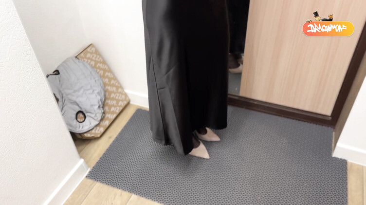 Нейлон: Пасынок трахнул мачеху в чулках в обмен на молчание о ее секрете в тумбочке