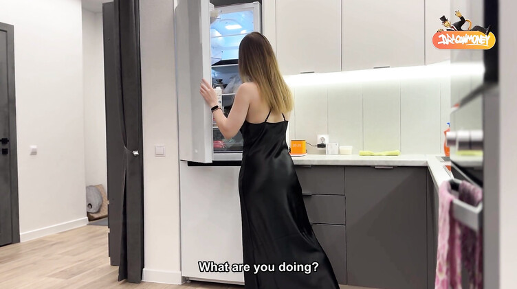 Сперма на животе: Пасынок трахнул мачеху в чулках в обмен на молчание о ее секрете в тумбочке