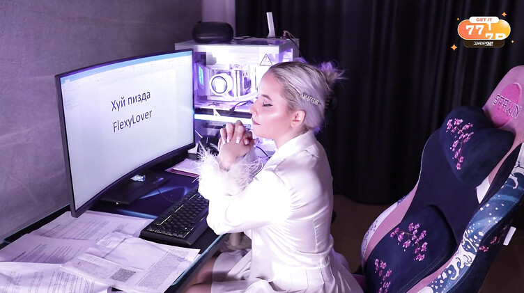 Flexy Lover: Русская бухгалтерша спиздила зарплату айтишника и была наказана за воровство сексом