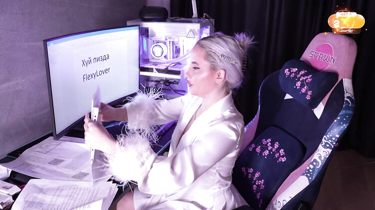 С разговорами: Русская бухгалтерша спиздила зарплату айтишника и была наказана за воровство сексом