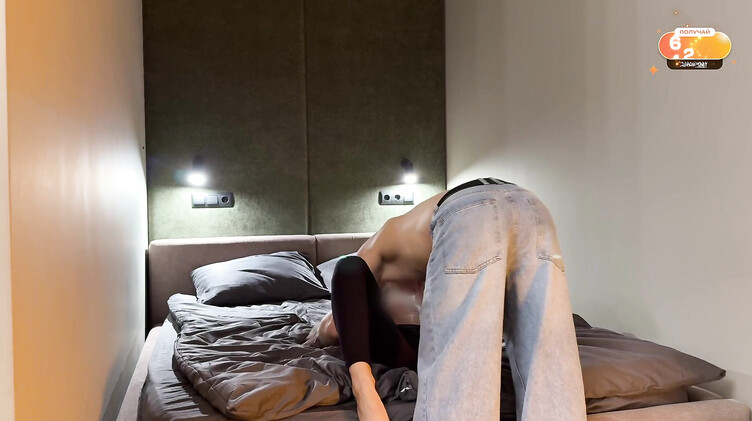 Молодая русская девка из Тиндера трахается на первом свидании