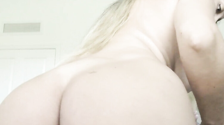 Sweet buttocks: Беременная девушка устроила себе двойное проникновение парочкой дилдо