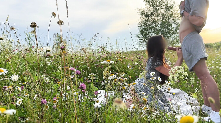 Стоны: Красивый секс на природе с русской брюнеткой Милой Мусе