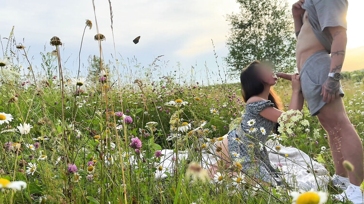 Русское порно: Красивый секс на природе с русской брюнеткой Милой Мусе