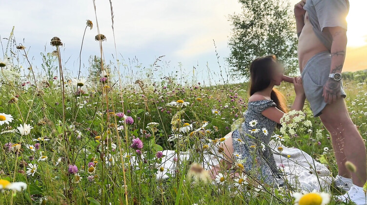 Русское порно: Красивый секс на природе с русской брюнеткой Милой Мусе