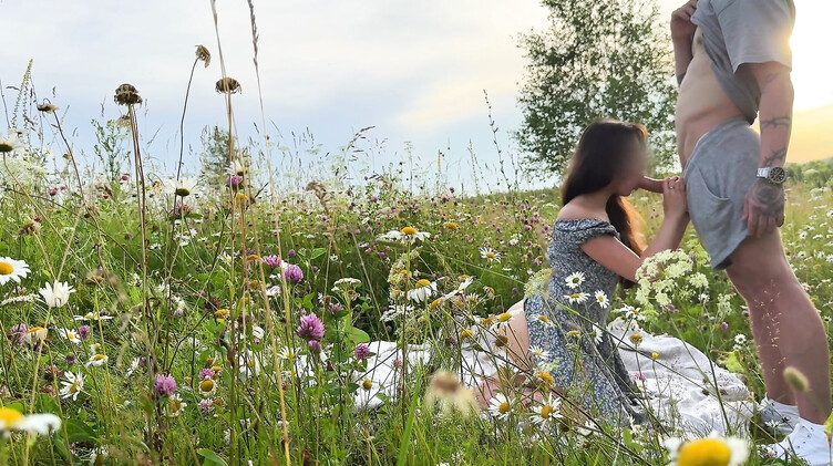 Сперма на лобке: Красивый секс на природе с русской брюнеткой Милой Мусе