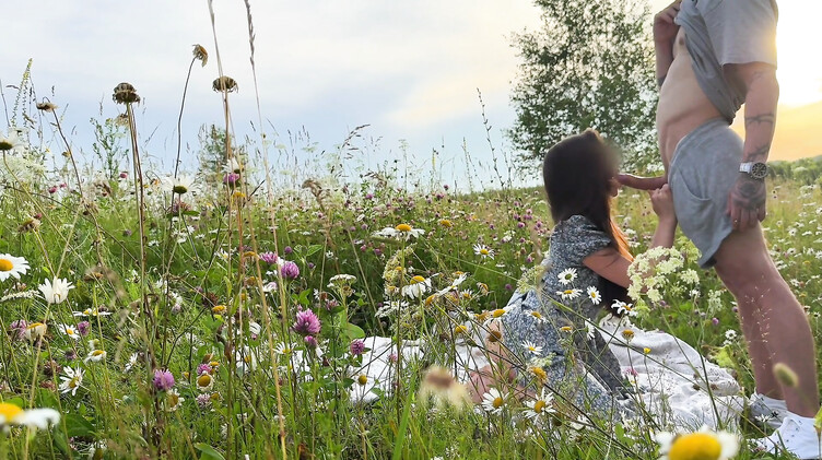 Раком: Красивый секс на природе с русской брюнеткой Милой Мусе