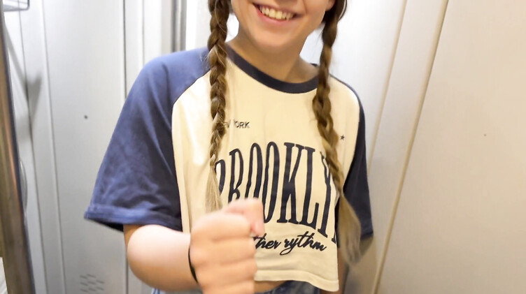 В одежде: Русская молодежь познакомилась на перроне и перепихнулась в туалете поезда