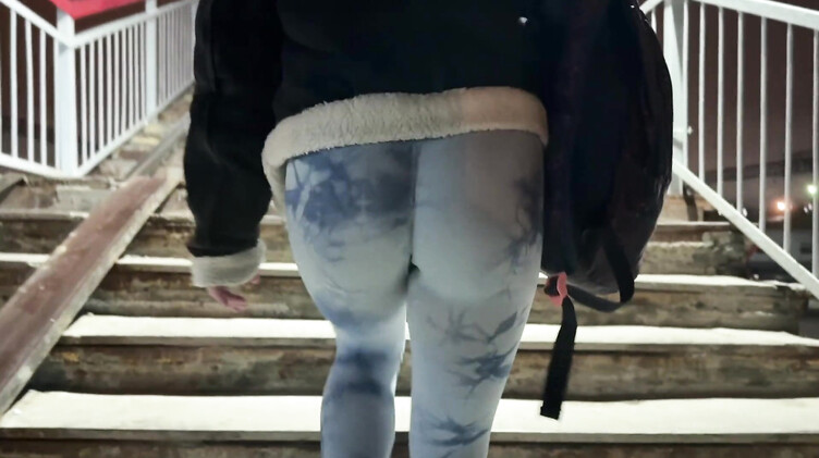 С разговорами: Русская молодежь познакомилась на перроне и перепихнулась в туалете поезда