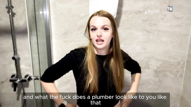 Красивые попки: Рыжая путана Марина перепутала этаж и отдалась на диване левому парню