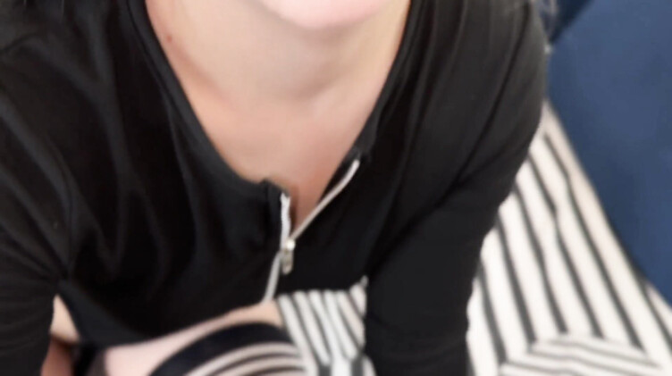 В чулках: Русские брат и сестра учатся пользоваться презервативами